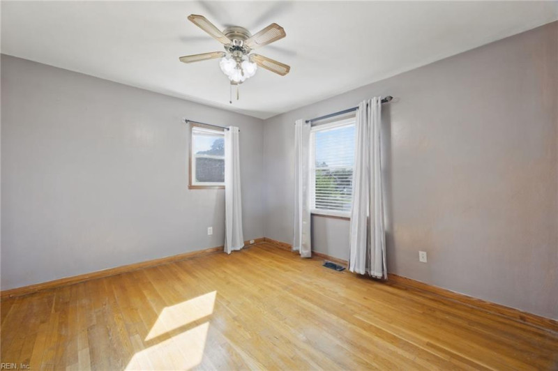 Photo 12 of 32 residential for sale in Hampton virginia