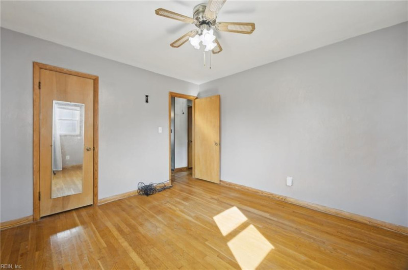 Photo 13 of 32 residential for sale in Hampton virginia