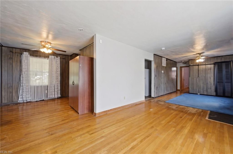 Photo 5 of 32 residential for sale in Hampton virginia