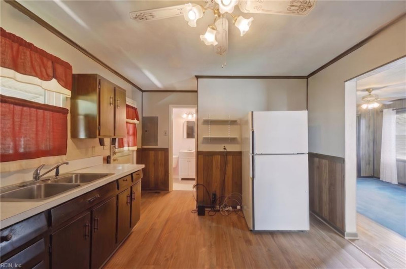 Photo 7 of 32 residential for sale in Hampton virginia