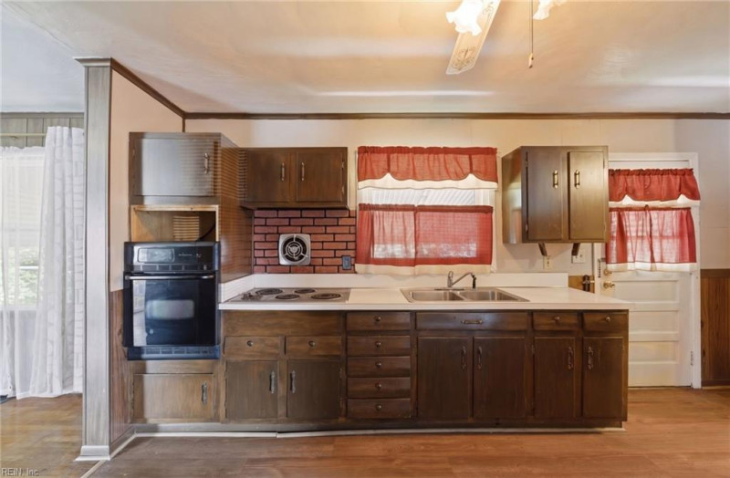 Photo 8 of 32 residential for sale in Hampton virginia