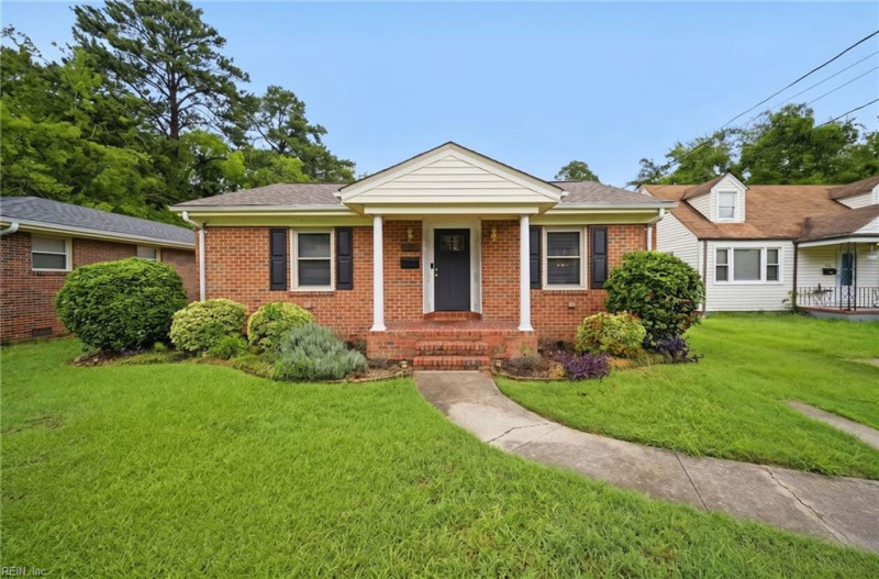 Photo 1 of 31 residential for sale in Portsmouth virginia