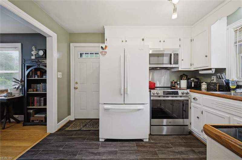 Photo 10 of 31 residential for sale in Portsmouth virginia