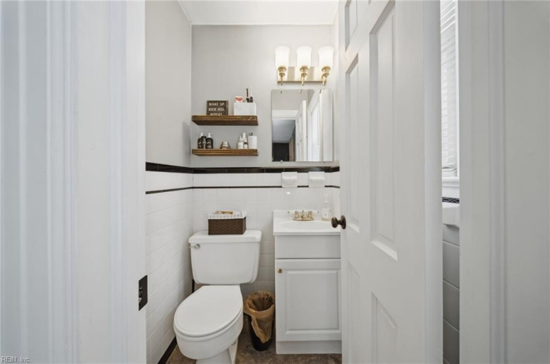 Photo 18 of 31 residential for sale in Portsmouth virginia