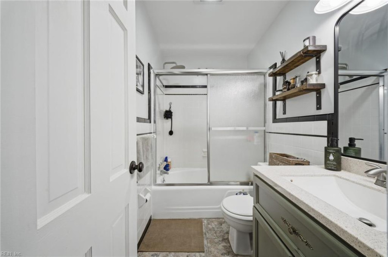 Photo 19 of 31 residential for sale in Portsmouth virginia