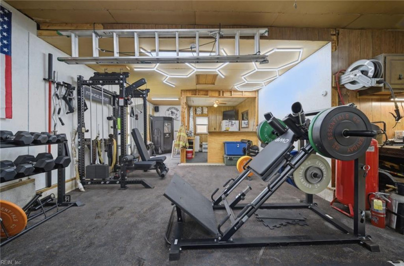 Photo 22 of 31 residential for sale in Portsmouth virginia
