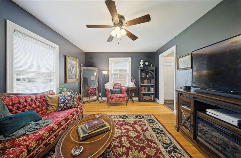 Photo 3 of 31 residential for sale in Portsmouth virginia