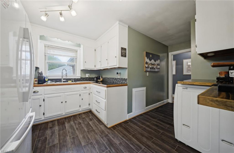 Photo 7 of 31 residential for sale in Portsmouth virginia
