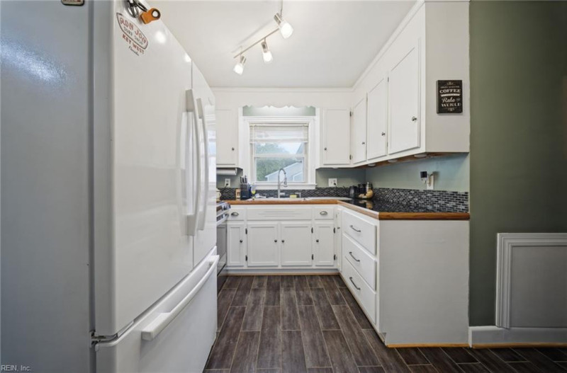 Photo 8 of 31 residential for sale in Portsmouth virginia