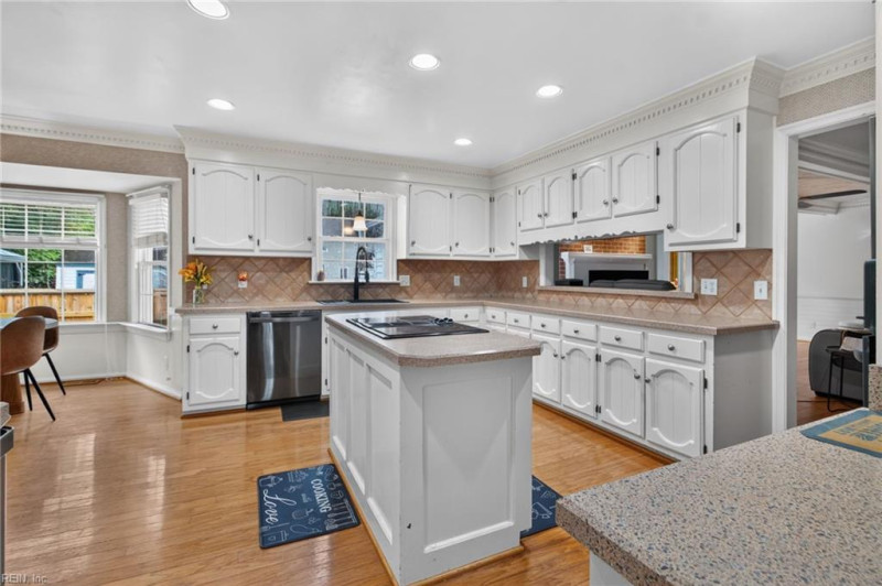 Photo 10 of 49 residential for sale in Chesapeake virginia
