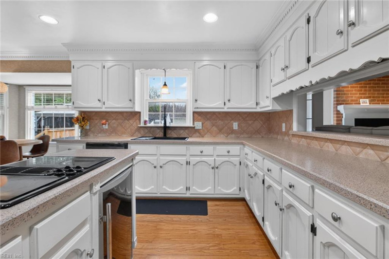 Photo 12 of 49 residential for sale in Chesapeake virginia