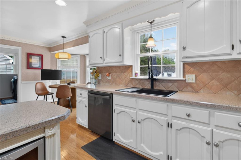 Photo 13 of 49 residential for sale in Chesapeake virginia