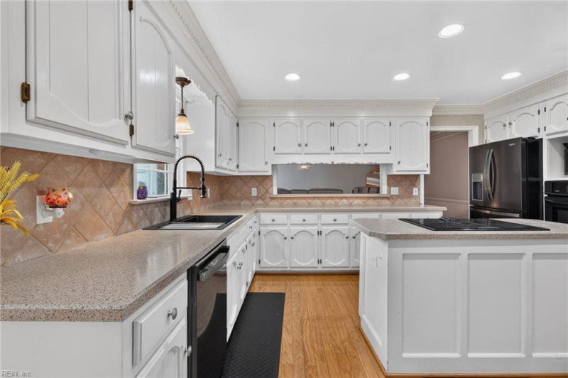 Photo 15 of 49 residential for sale in Chesapeake virginia
