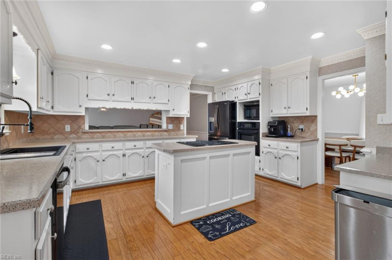 Photo 16 of 49 residential for sale in Chesapeake virginia