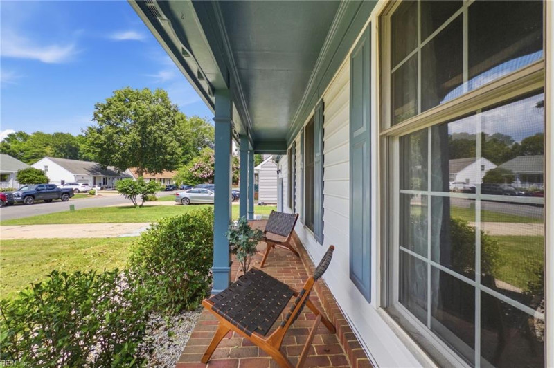 Photo 3 of 49 residential for sale in Chesapeake virginia