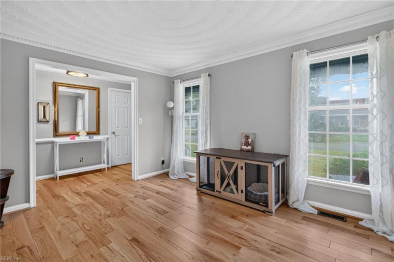 Photo 6 of 49 residential for sale in Chesapeake virginia
