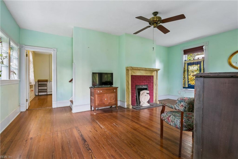 Photo 12 of 41 residential for sale in Hampton virginia