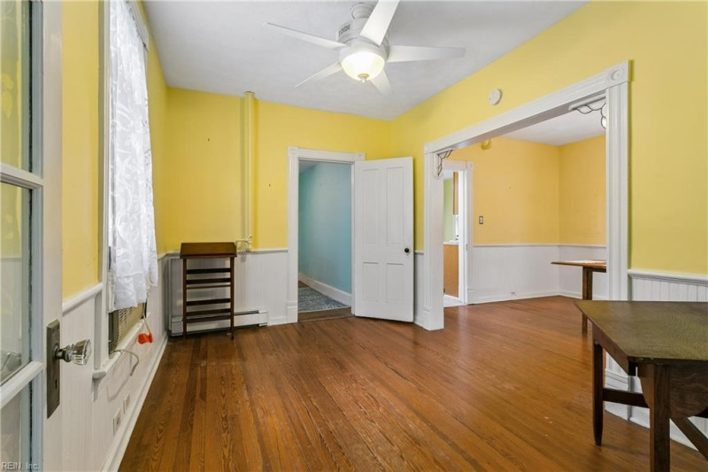 Photo 13 of 41 residential for sale in Hampton virginia