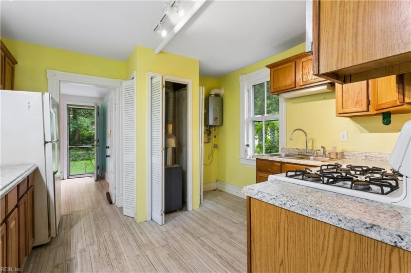 Photo 17 of 41 residential for sale in Hampton virginia