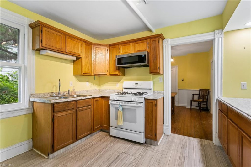 Photo 19 of 41 residential for sale in Hampton virginia