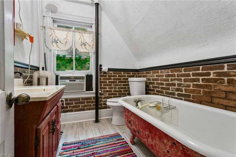 Photo 32 of 41 residential for sale in Hampton virginia