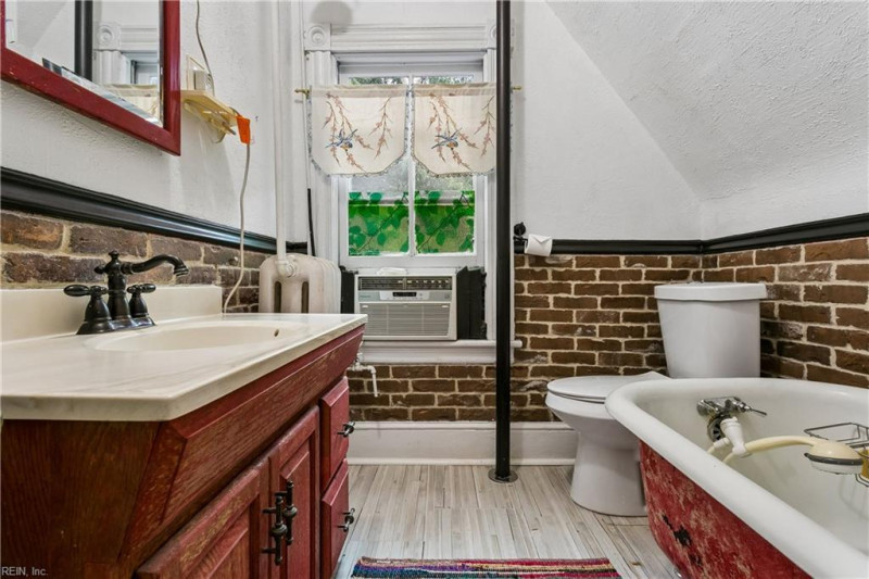 Photo 33 of 41 residential for sale in Hampton virginia