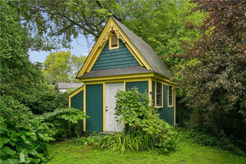 Photo 36 of 41 residential for sale in Hampton virginia
