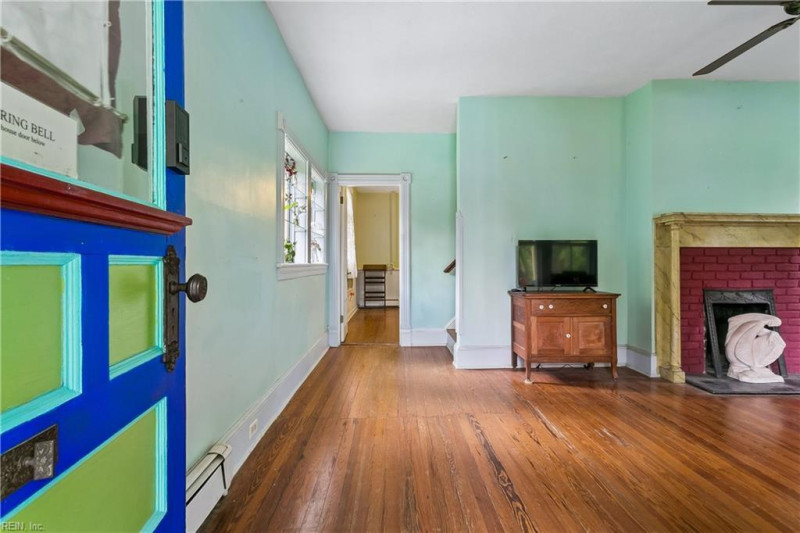 Photo 7 of 41 residential for sale in Hampton virginia