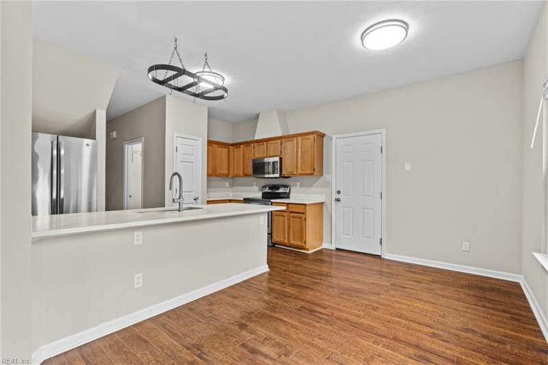 Photo 10 of 43 residential for sale in Chesapeake virginia