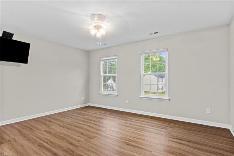 Photo 11 of 43 residential for sale in Chesapeake virginia