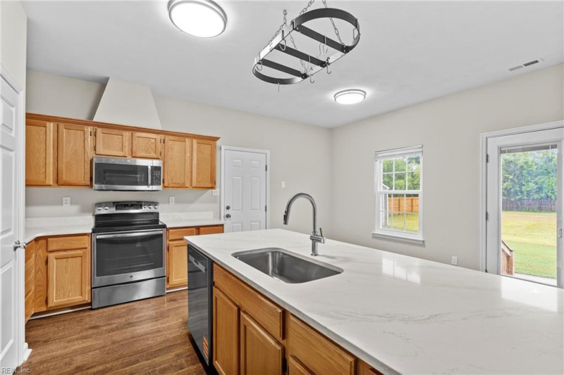 Photo 15 of 43 residential for sale in Chesapeake virginia