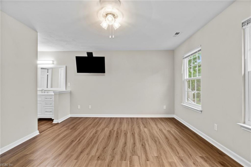 Photo 18 of 43 residential for sale in Chesapeake virginia
