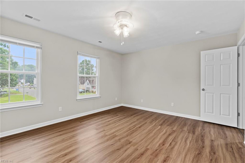 Photo 19 of 43 residential for sale in Chesapeake virginia