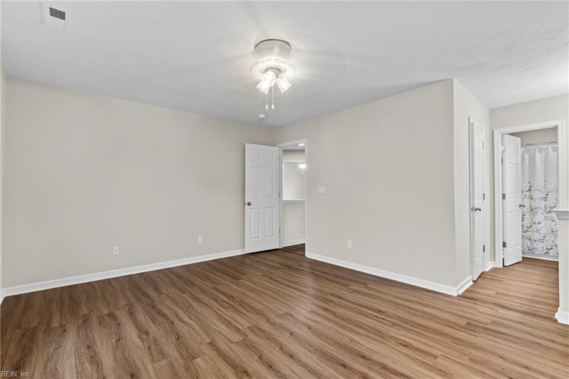 Photo 20 of 43 residential for sale in Chesapeake virginia