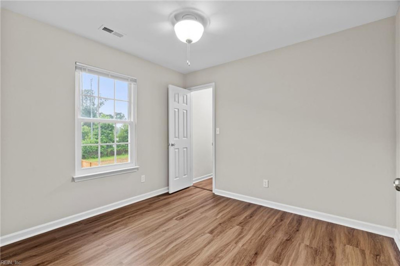 Photo 25 of 43 residential for sale in Chesapeake virginia