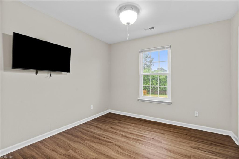 Photo 27 of 43 residential for sale in Chesapeake virginia