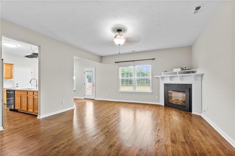 Photo 6 of 43 residential for sale in Chesapeake virginia