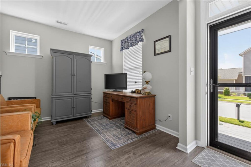 Photo 10 of 46 residential for sale in Chesapeake virginia
