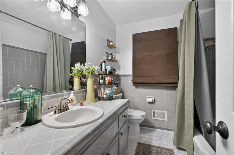 Photo 15 of 25 residential for sale in Portsmouth virginia