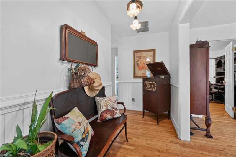 Photo 4 of 25 residential for sale in Portsmouth virginia