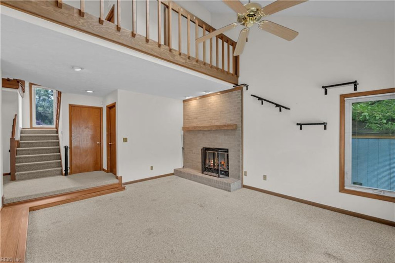 Photo 11 of 33 residential for sale in Hampton virginia