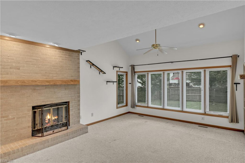 Photo 13 of 33 residential for sale in Hampton virginia