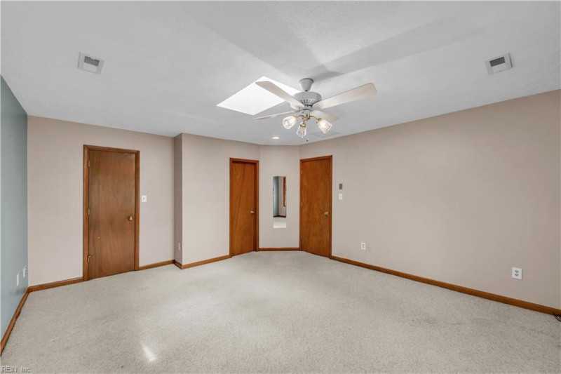 Photo 14 of 33 residential for sale in Hampton virginia