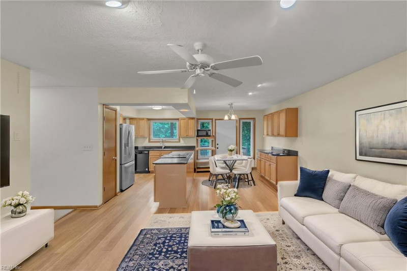 Photo 7 of 33 residential for sale in Hampton virginia