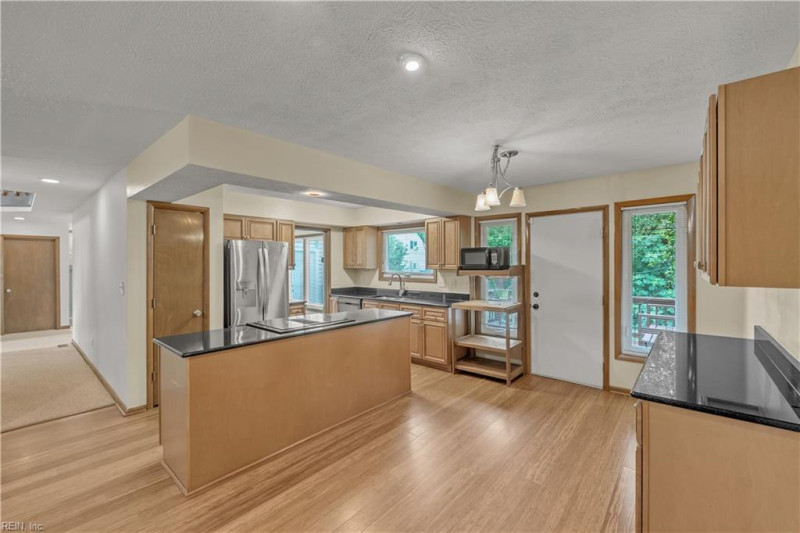 Photo 8 of 33 residential for sale in Hampton virginia