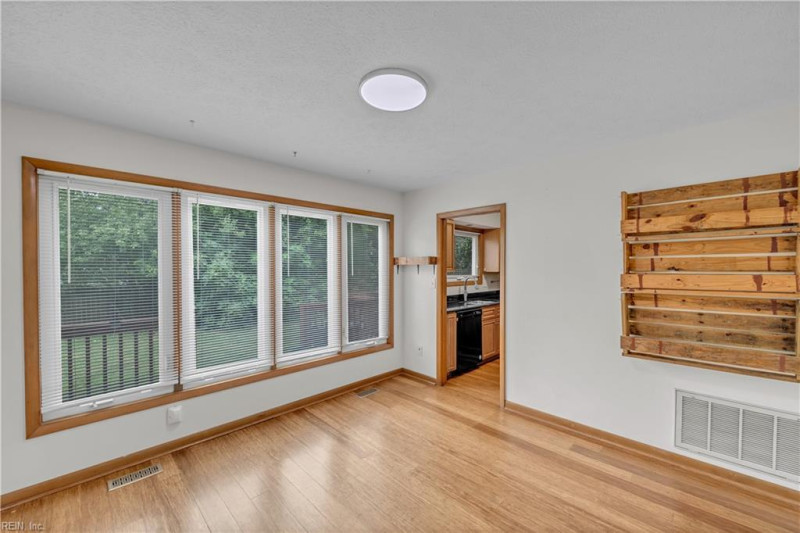 Photo 9 of 33 residential for sale in Hampton virginia