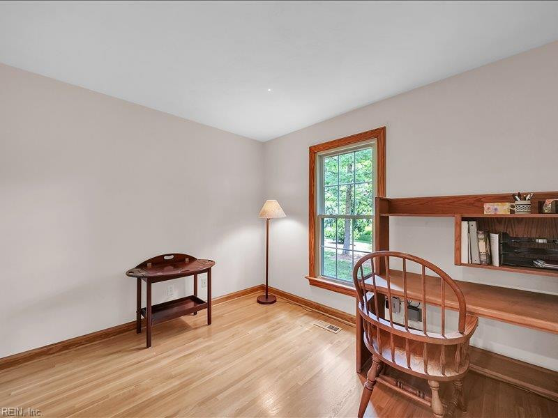 Photo 12 of 39 residential for sale in Chesapeake virginia