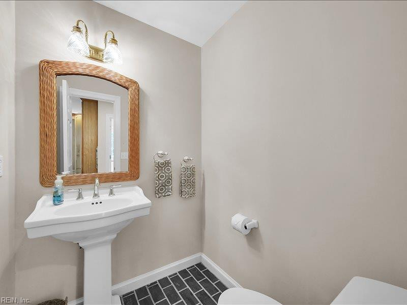 Photo 13 of 39 residential for sale in Chesapeake virginia