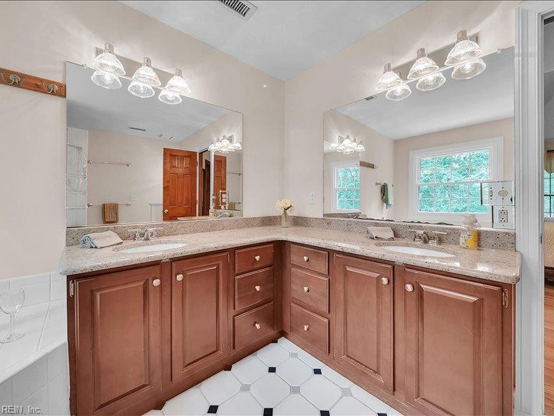Photo 18 of 39 residential for sale in Chesapeake virginia