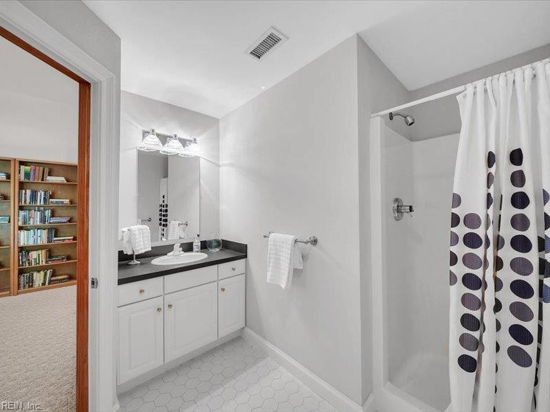 Photo 25 of 39 residential for sale in Chesapeake virginia